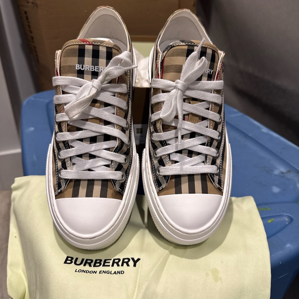 Burberry Beige Check Low-Top Sneakers - Picture 4 of 5